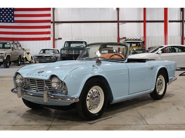 TRIUMPH TR4 4 CYLINDRES - 4 RAPPORTS -2138CC ANNEE 1964 (2)